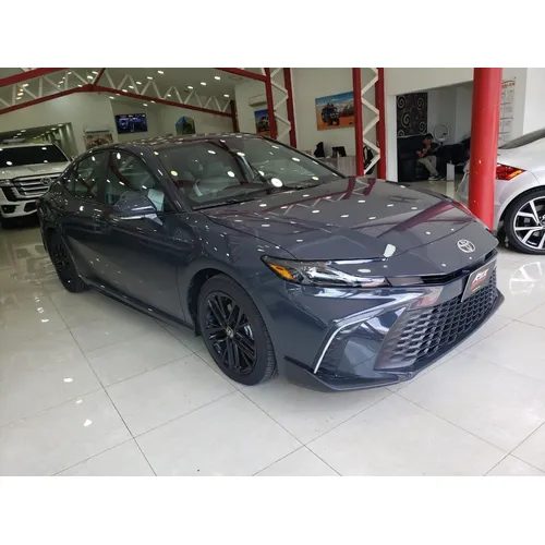 Toyota Camry SE 2025 Gris Caracas