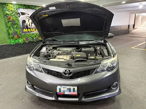 Toyota Camry SE 2014 Gris Caracas