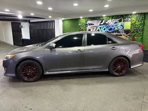 Toyota Camry SE 2014 Gris Caracas