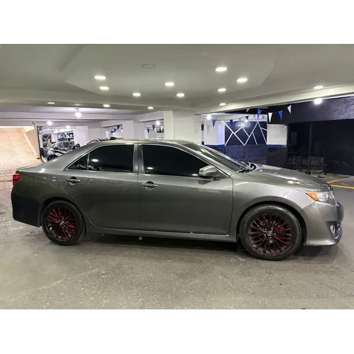 Toyota Camry SE 2014 Gris Caracas