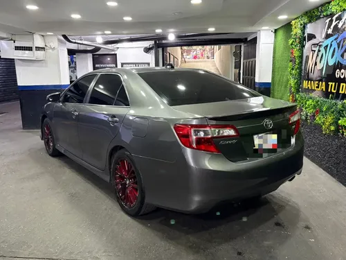 Toyota Camry SE 2014 Gris Caracas
