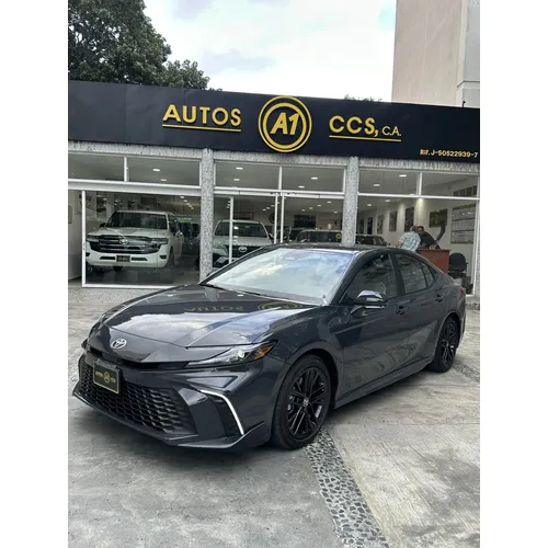 Toyota Camry SE 2025 Gris Caracas