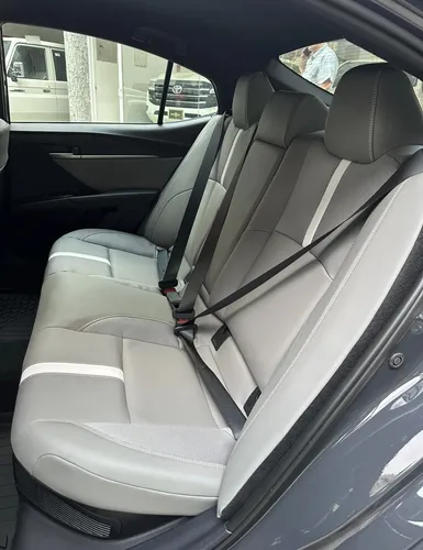 Toyota Camry SE 2025 Gris Caracas