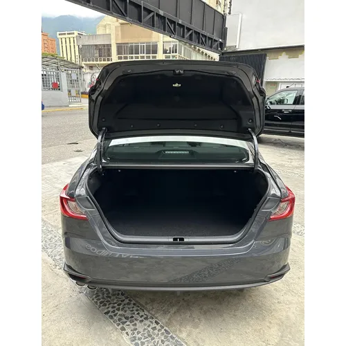 Toyota Camry SE 2025 Gris Caracas