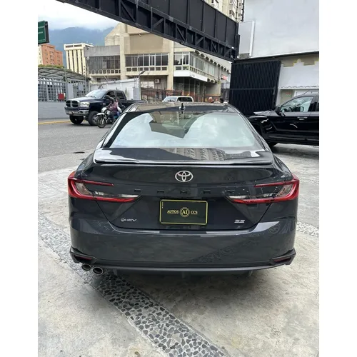 Toyota Camry SE 2025 Gris Caracas
