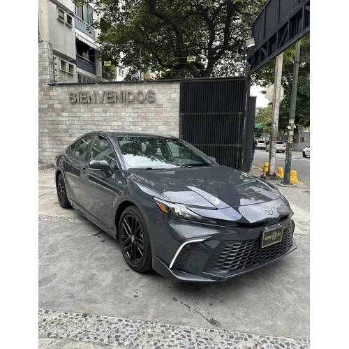 Toyota Camry SE 2025 Gris Caracas