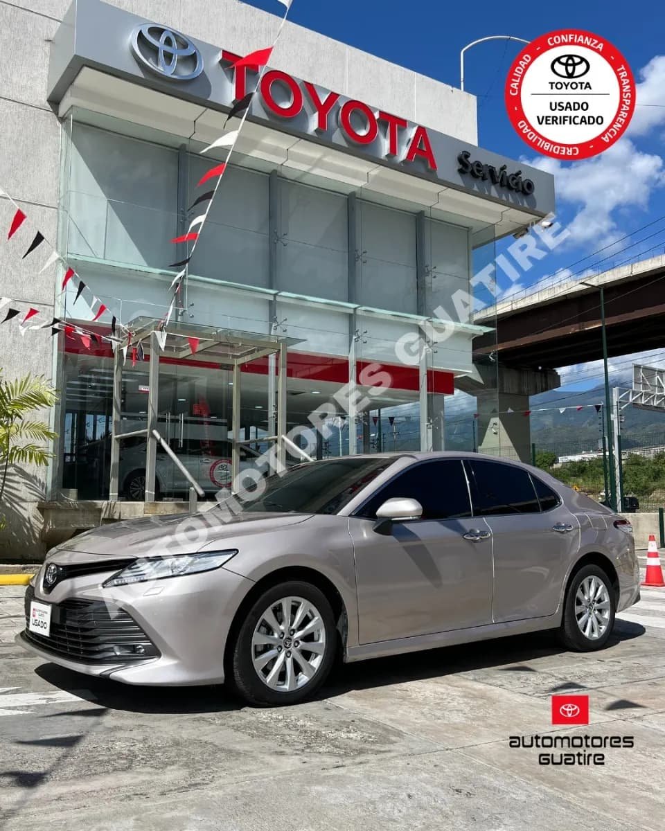Toyota Camry V6 2021 Gris