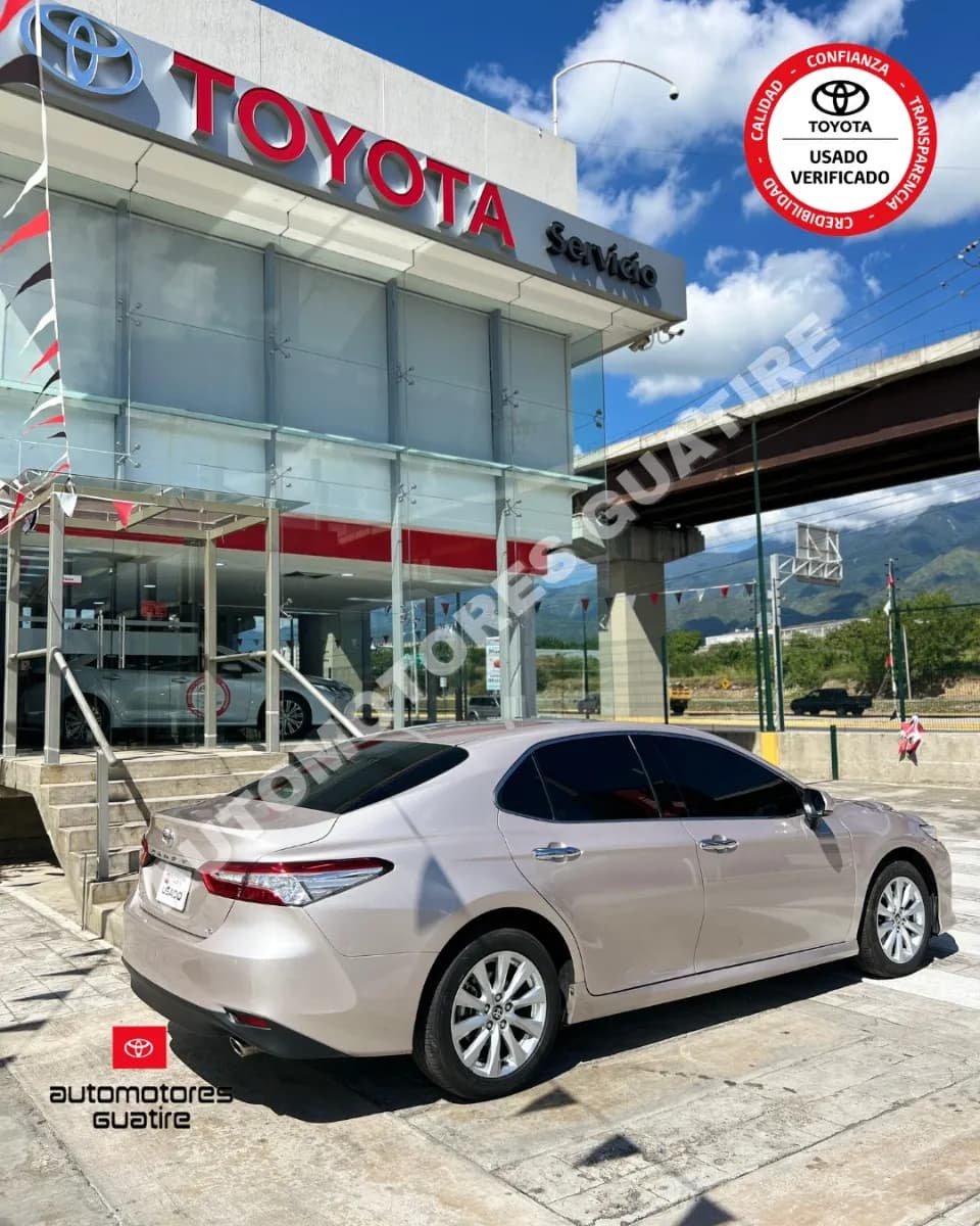 Toyota Camry V6 2021 Gris