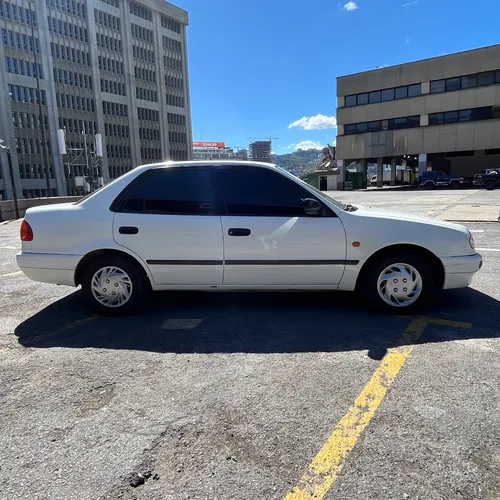 Toyota Corolla 2000 Blanco Caracas
