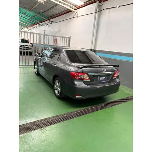 Toyota Corolla GLI 2013 Gris Caracas