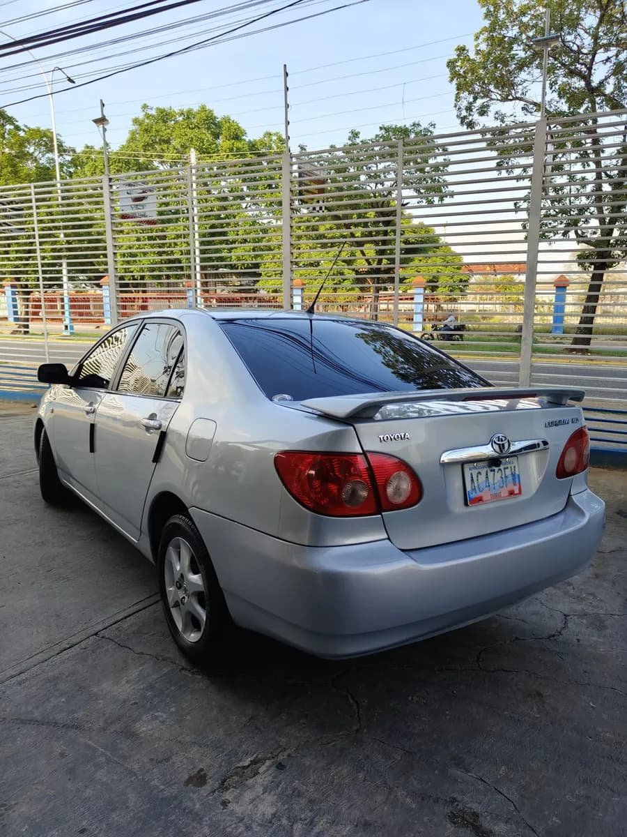 Toyota Corolla 2008 automático Plateado