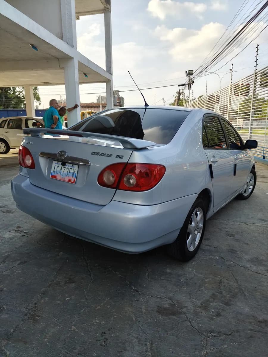 Toyota Corolla 2008 automático Plateado
