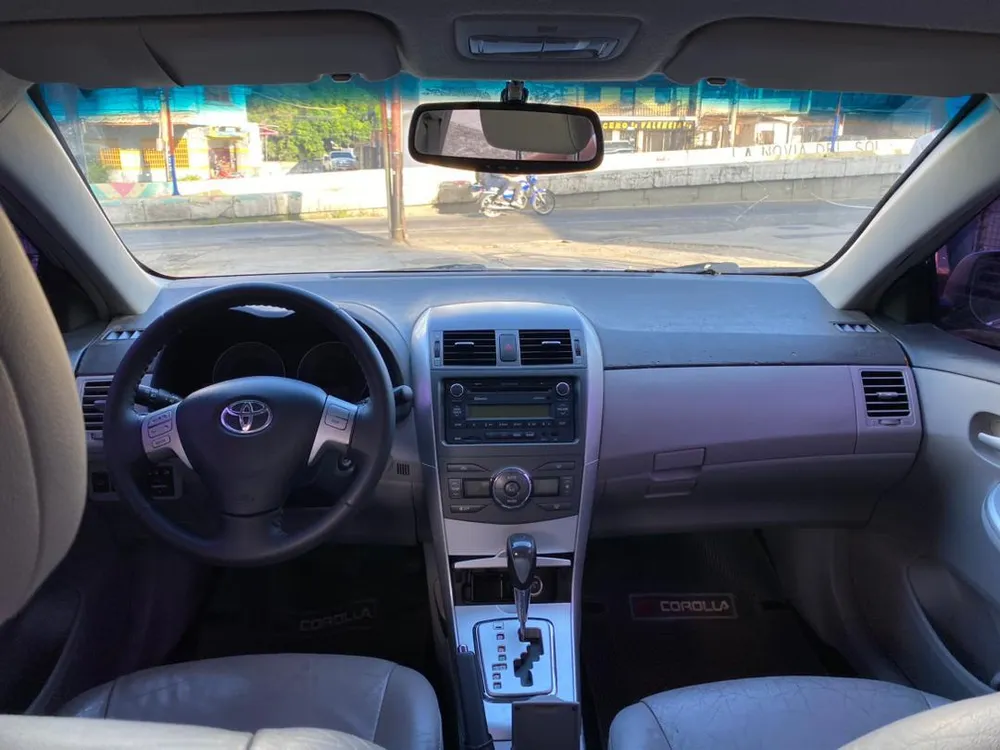 Toyota Corolla GLI 2012 Plateado Valencia