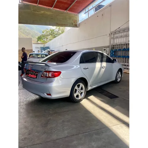 Toyota Corolla GLI 2013 Plateado Caracas