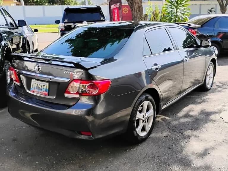 Toyota Corolla 2013 Gris