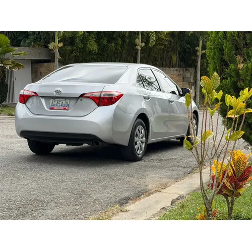 Toyota Corolla 2015 Plateado Caracas