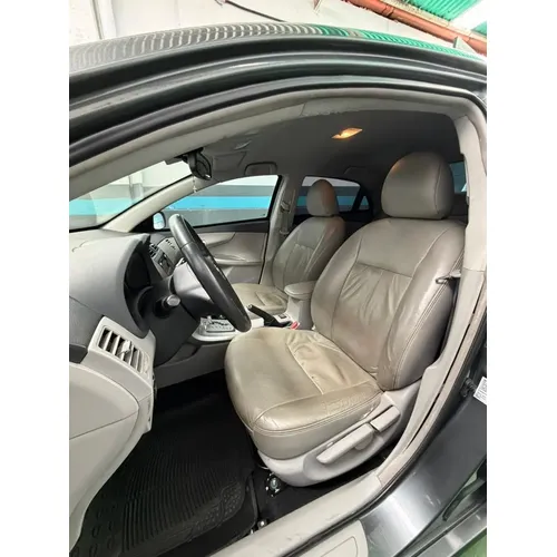 Toyota Corolla GLI 2013 Gris Caracas