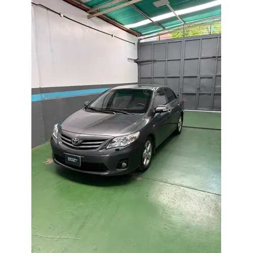 Toyota Corolla GLI 2013 Gris Caracas