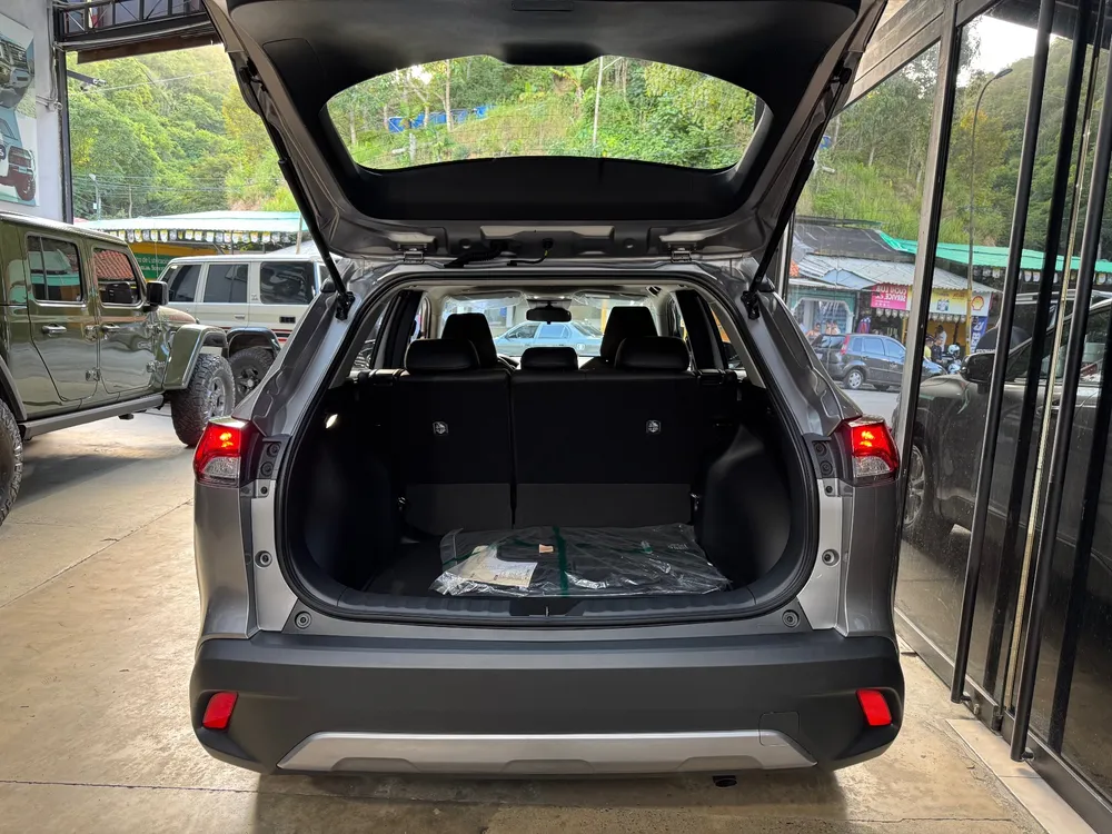 Toyota Corolla Cross ELITE 2025 Gris Caracas