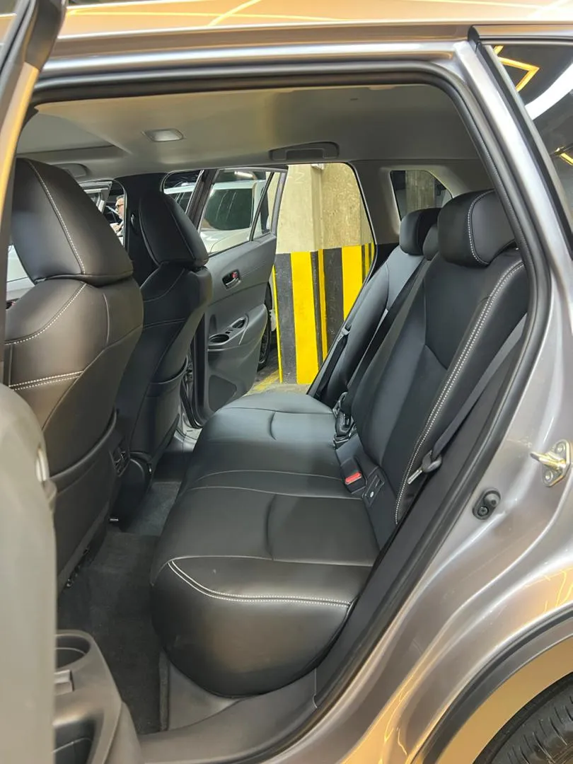 Toyota Corolla Cross 2025 suv plateado10