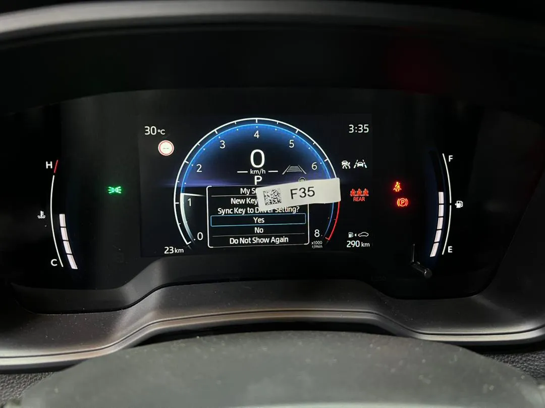 Toyota Corolla Cross 2025 suv plateado12