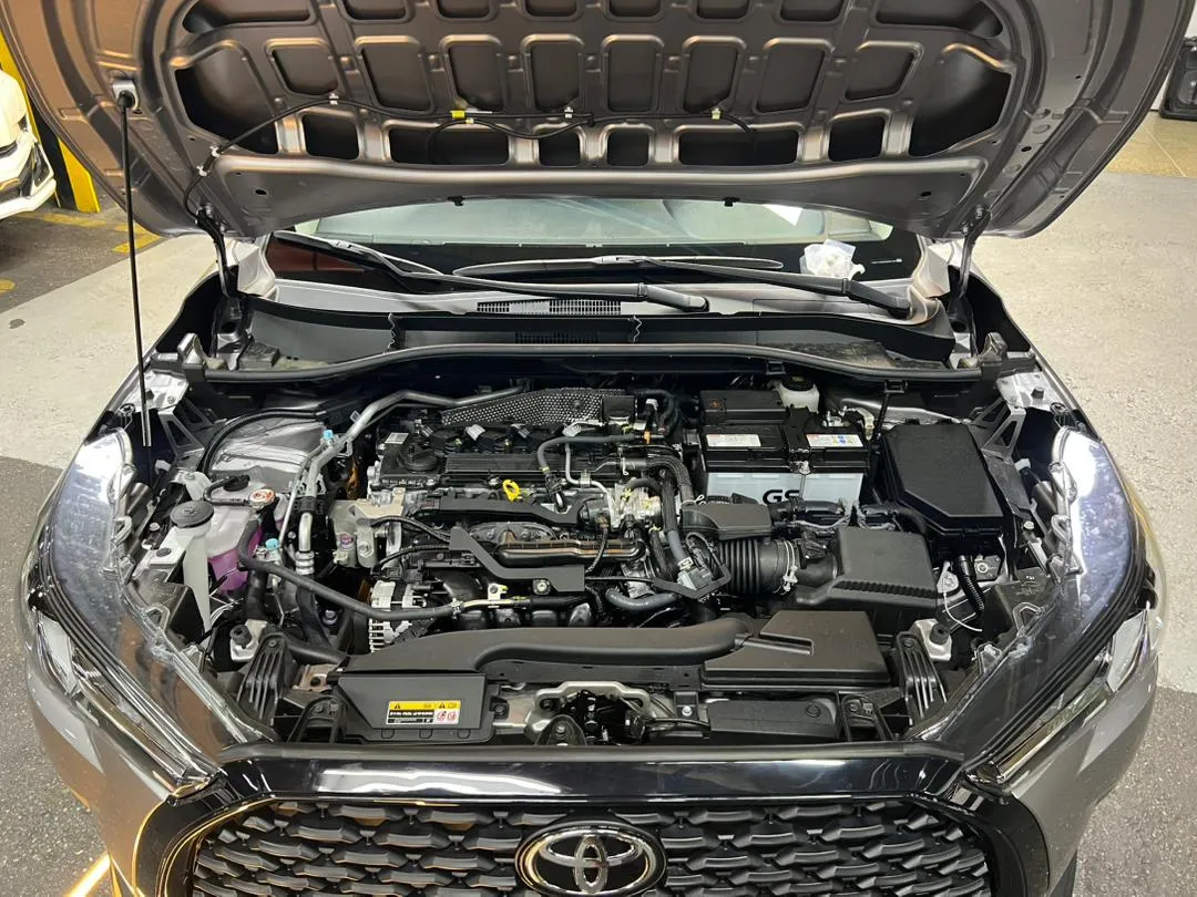 Toyota Corolla Cross 2025 suv plateado13