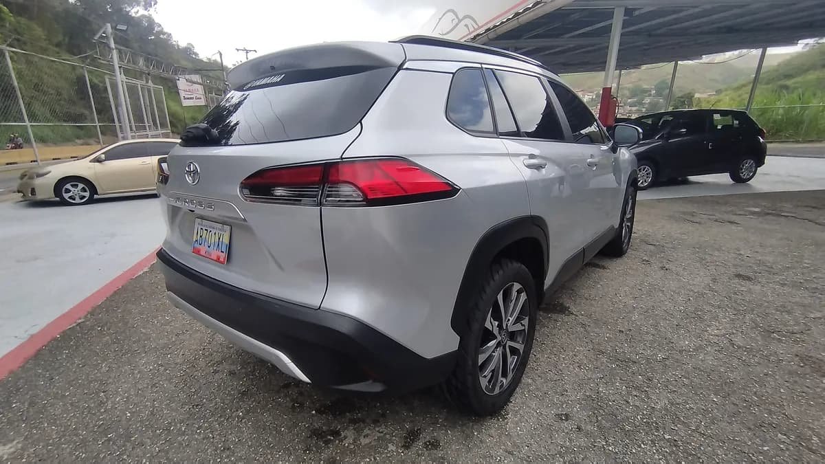 Toyota Corolla Cross Automático 2023 Plata