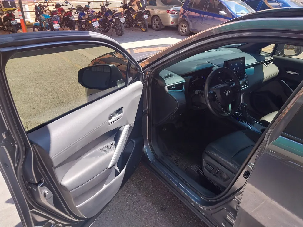 Toyota Corolla Cross G 2024 Gris Caracas
