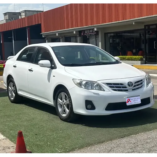 Toyota Corolla GLI 2013 Blanco Lechería