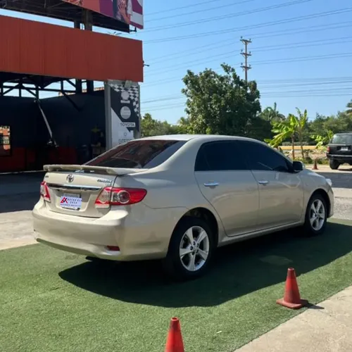 Toyota Corolla GLI 2013 Dorado Lechería