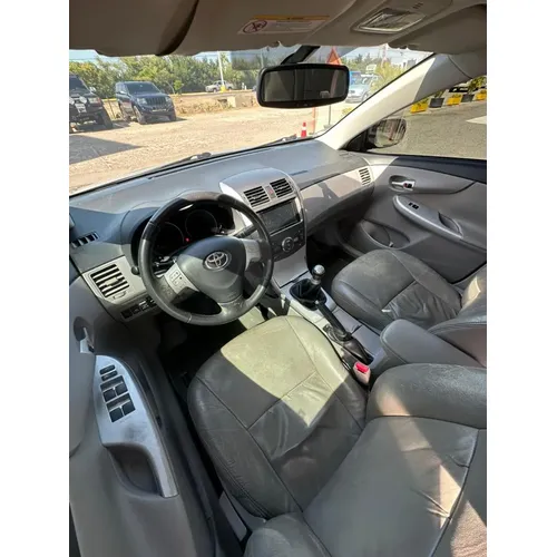 Toyota Corolla GLI 2013 Dorado Lechería