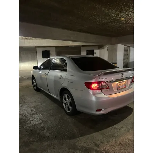 Toyota Corolla GLI 2012 Plateado Caracas