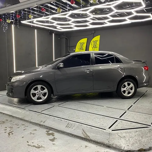 Toyota Corolla GLI 2013 Gris Caracas