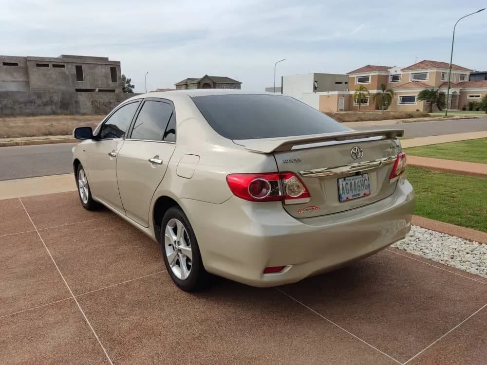 Toyota Corolla Gli 2013 Dorado