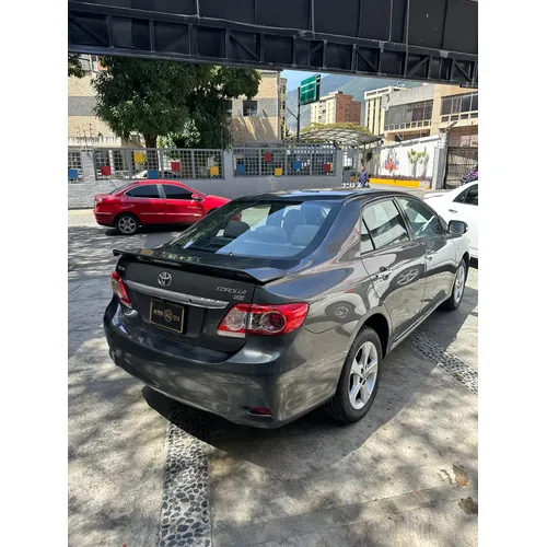 Toyota Corolla GLI 2014 Gris Caracas
