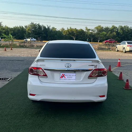 Toyota Corolla GLI 2013 Blanco Lechería