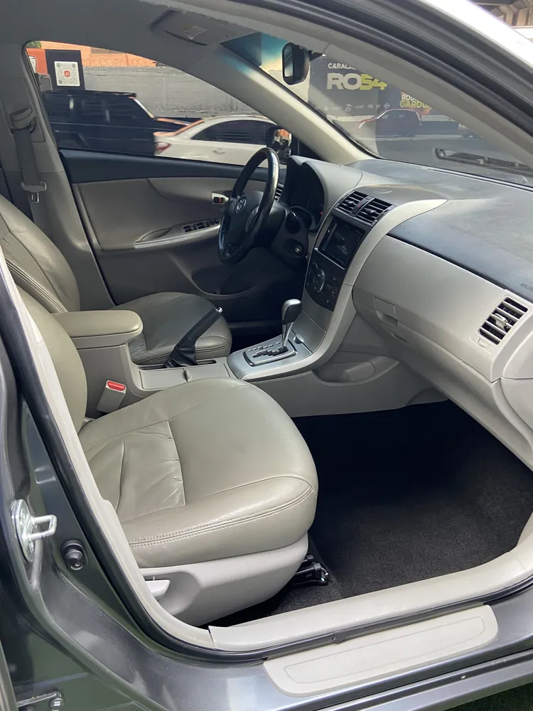 Toyota Corolla GLI 2013 Gris Caracas