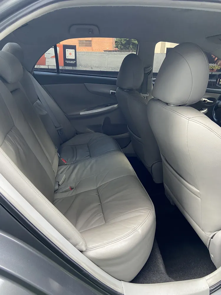 Toyota Corolla GLI 2013 Gris Caracas