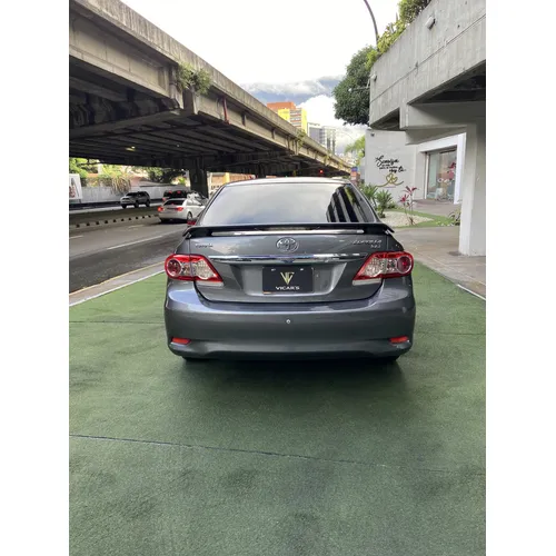 Toyota Corolla GLI 2013 Gris Caracas