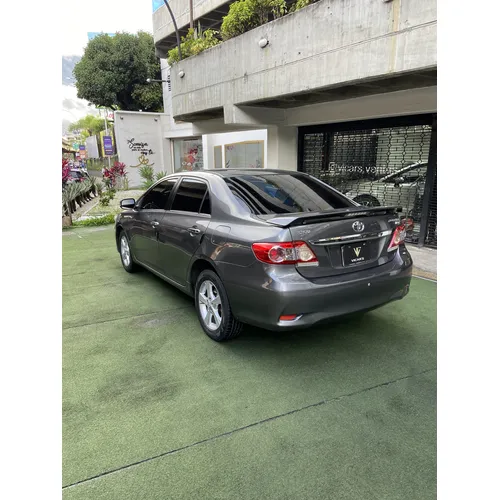 Toyota Corolla GLI 2013 Gris Caracas