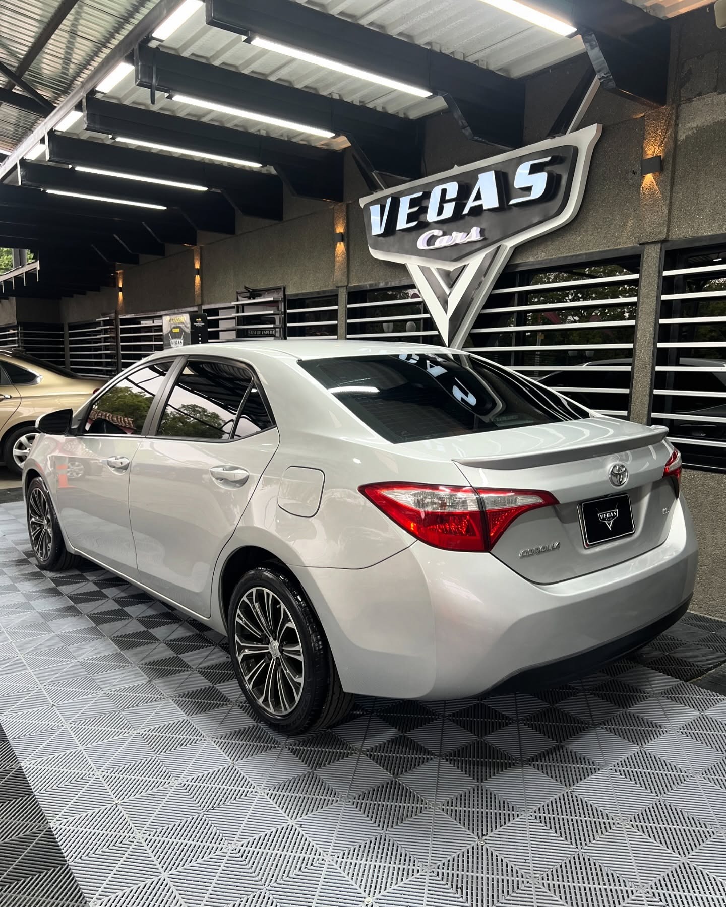 Toyota Corolla LE 2014 Plateado Barquisimeto