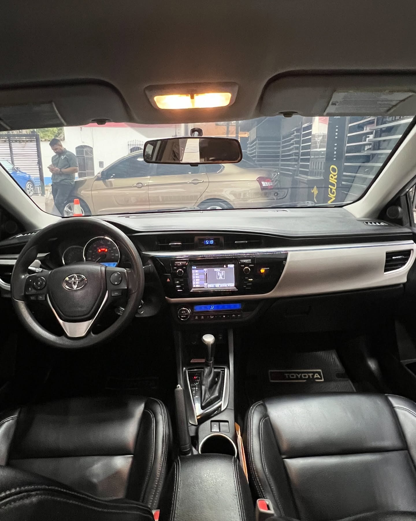 Toyota Corolla LE 2014 Plateado Barquisimeto