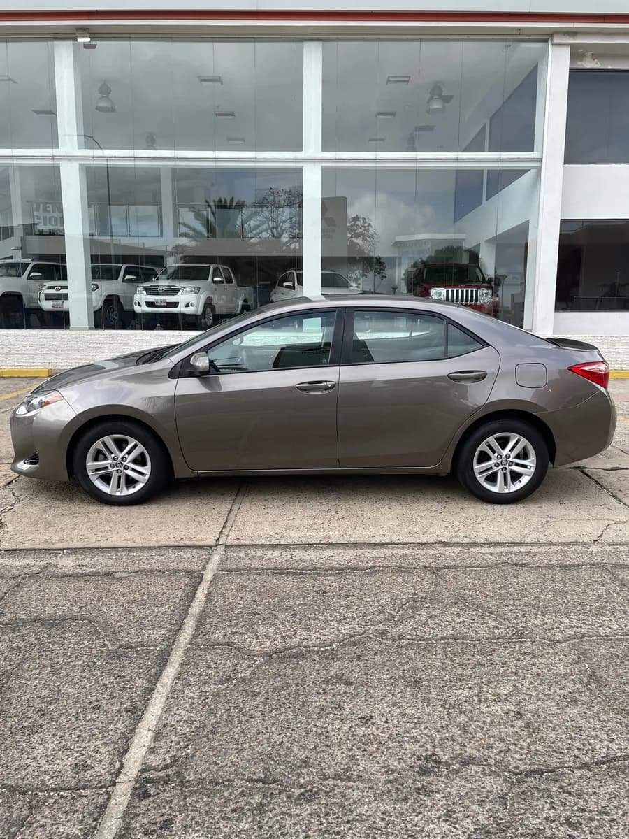Toyota Corolla LE 2018 Gris
