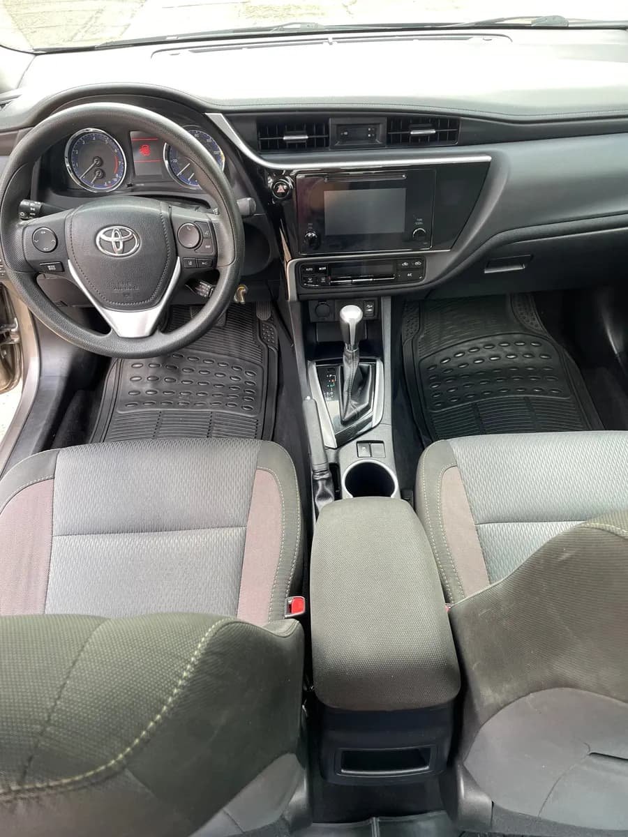 Toyota Corolla LE 2018 Gris