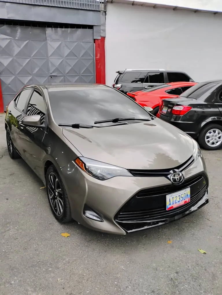 Toyota Corolla LE 2019 Gris Maracay