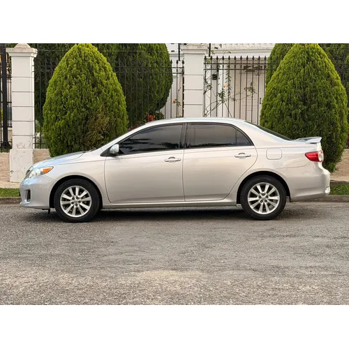 Toyota Corolla LE 2012 Plateado Caracas