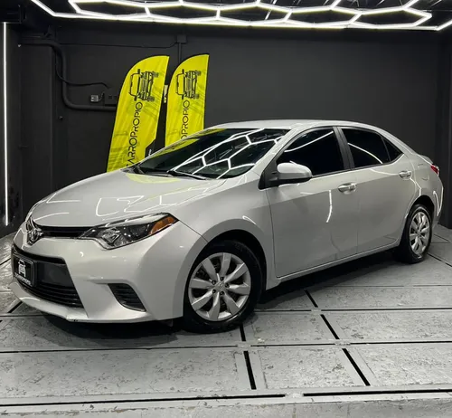 Toyota Corolla LE 2015 Plateado Caracas