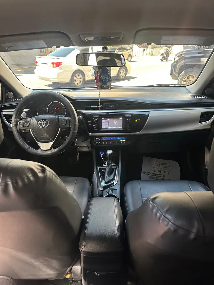 Toyota Corolla LE 2015 Gris Caracas