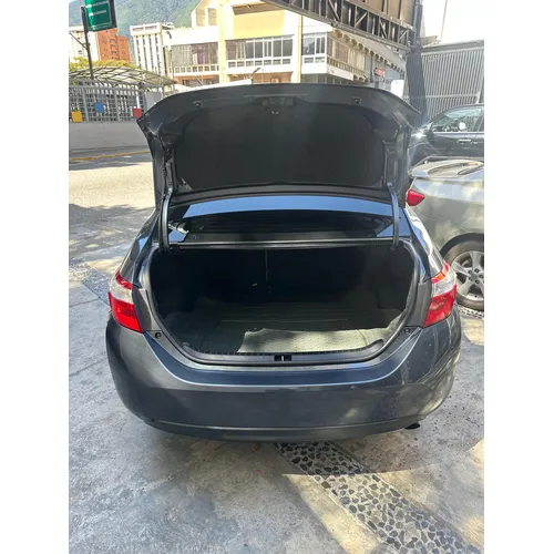 Toyota Corolla LE 2015 Gris Caracas