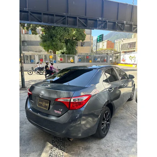 Toyota Corolla LE 2015 Gris Caracas